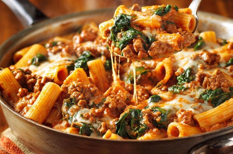 Pasta mit Hackfleisch und Spinat