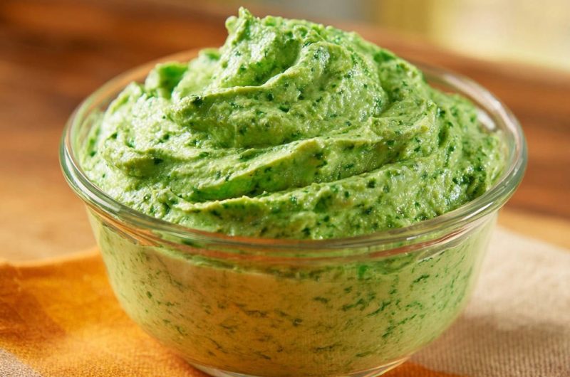 Grüner Power-Dip