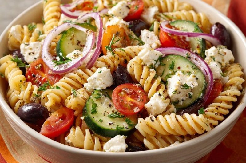 Griechischer Fusilli-Salat