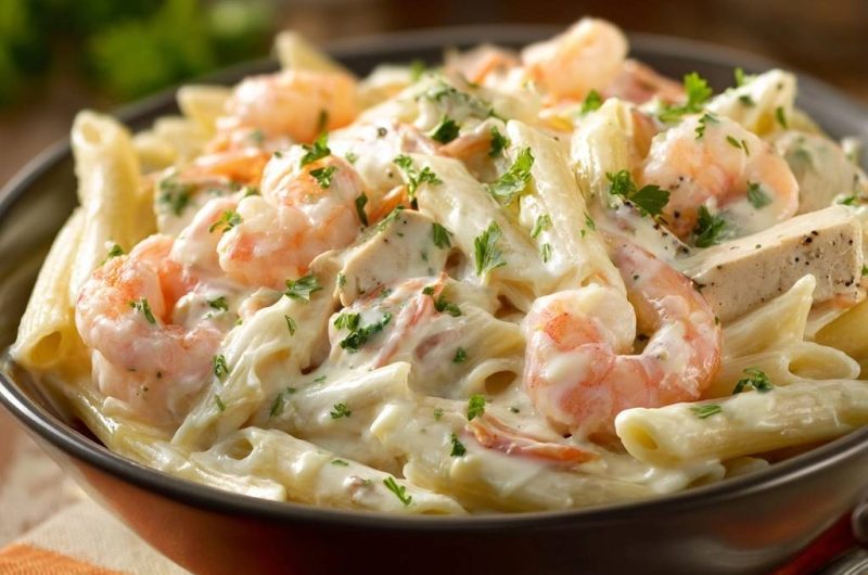 Penne mit Garnelen und Hähnchen