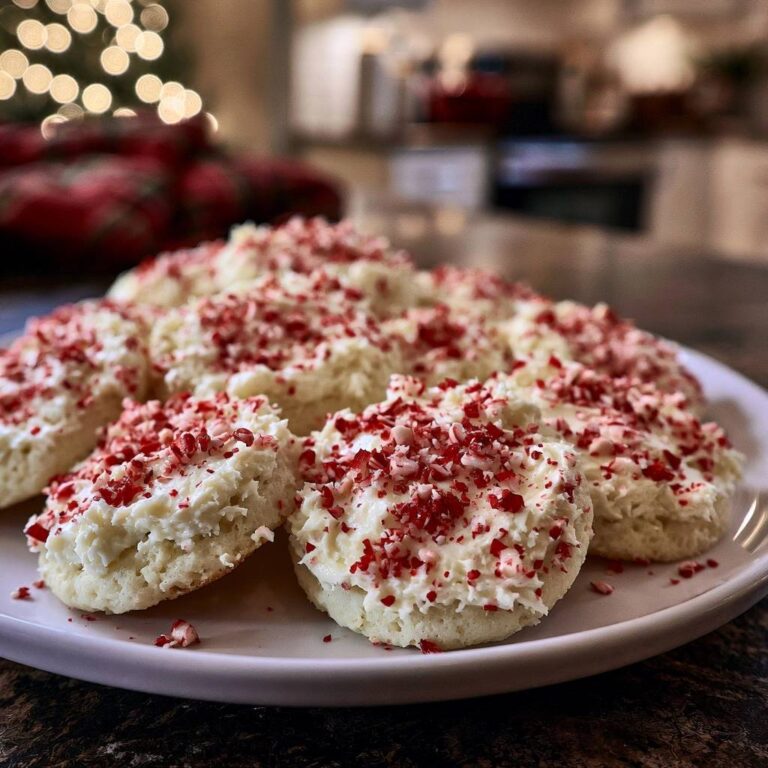 Fluffige Zuckerplätzchen mit Pfefferminz-Topping