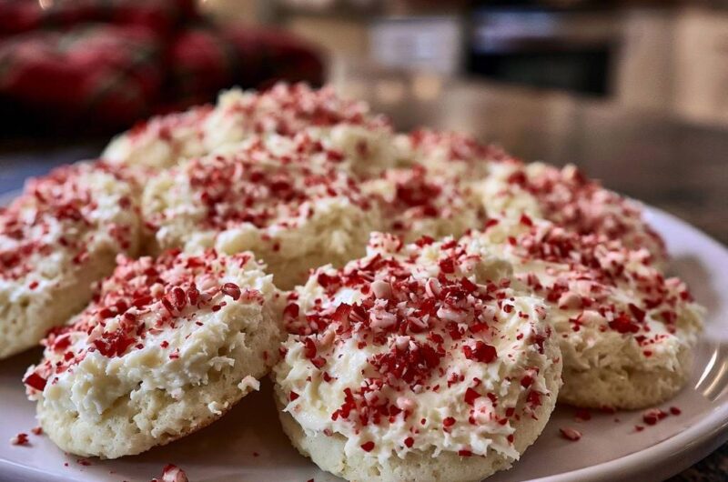 Fluffige Zuckerplätzchen mit Pfefferminz-Topping